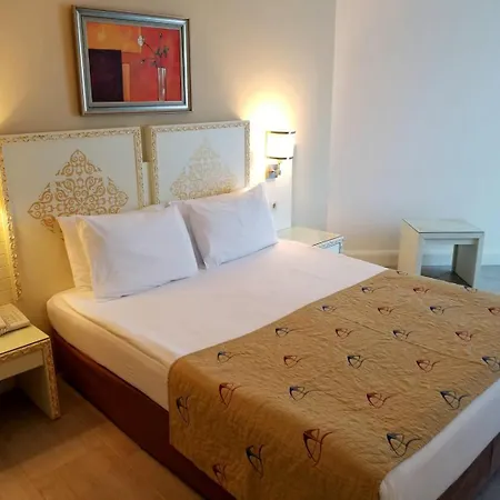 Resort Crystal Admiral & Kızılot
